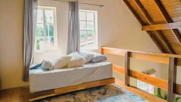 2 bedrooms, desk, free WiFi, bed sheets