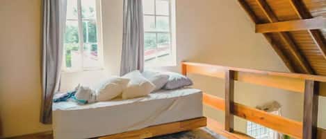 2 bedrooms, desk, free WiFi, bed sheets