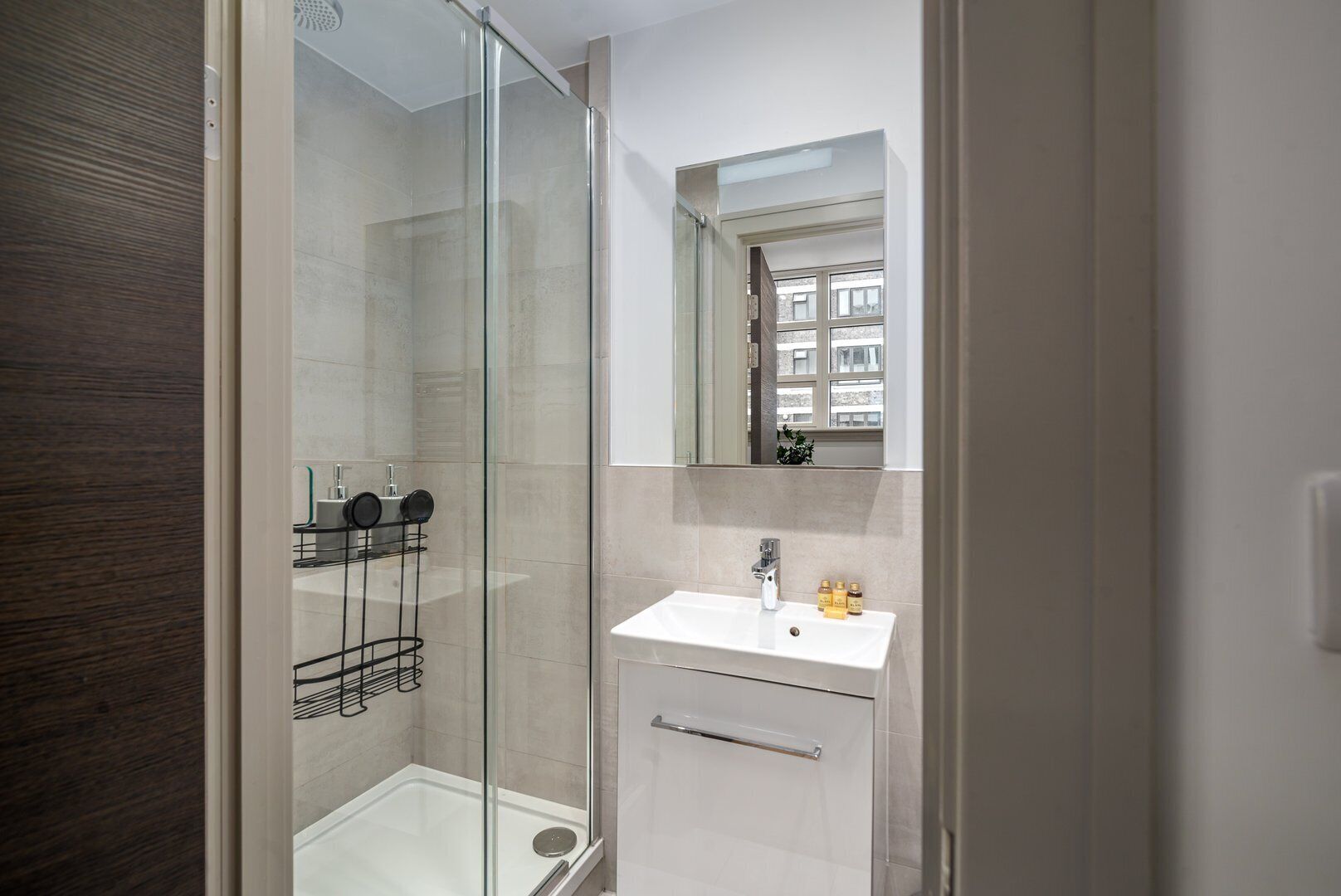 Heart of Whitechapel - A Stay Kindred Home w/ AC hosted by GuestReady