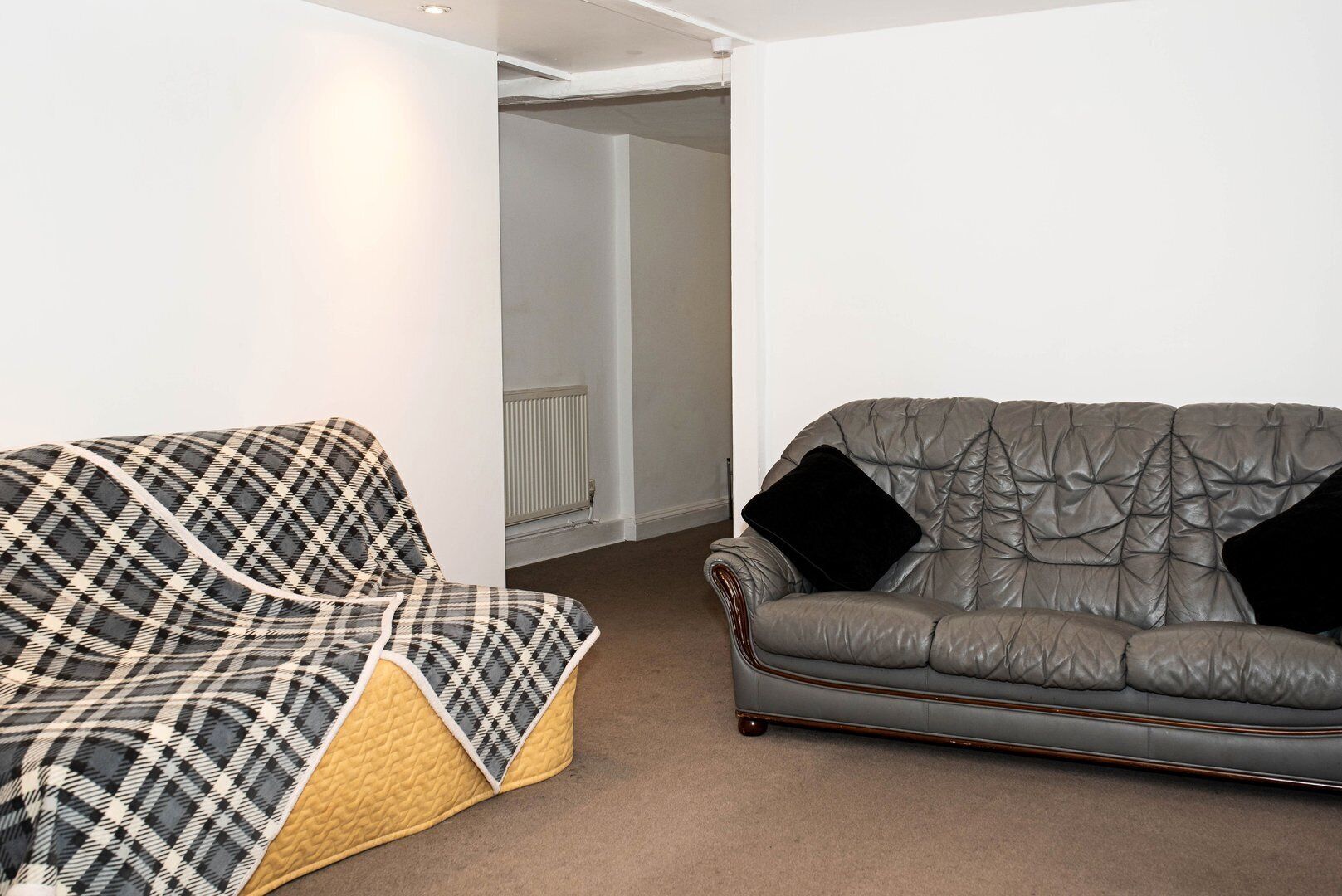 Historic Regency Flat 50 yds to beach VERY Central