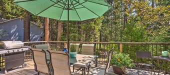 1 Mi to Jenkinson Lake: ‘Apple’s Chalet’ w/ Deck
