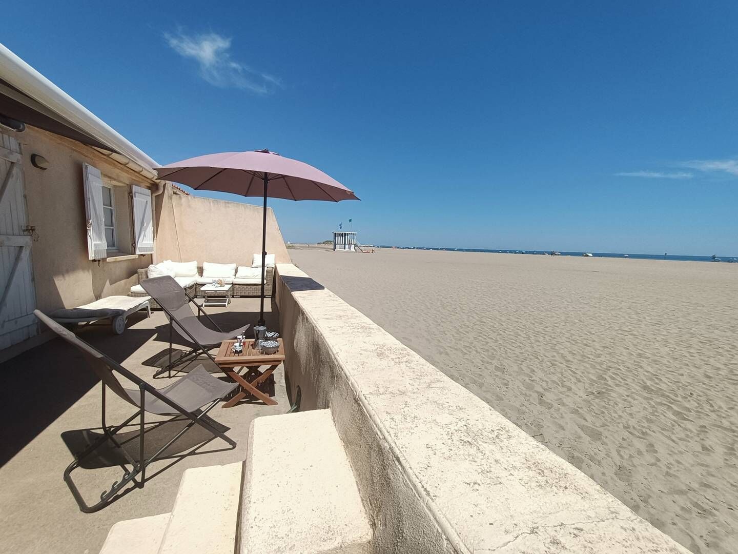 House Feet in the water Saint Pierre La Mer 6GOE7