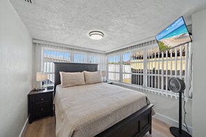 3 bedrooms, desk, iron/ironing board, free WiFi