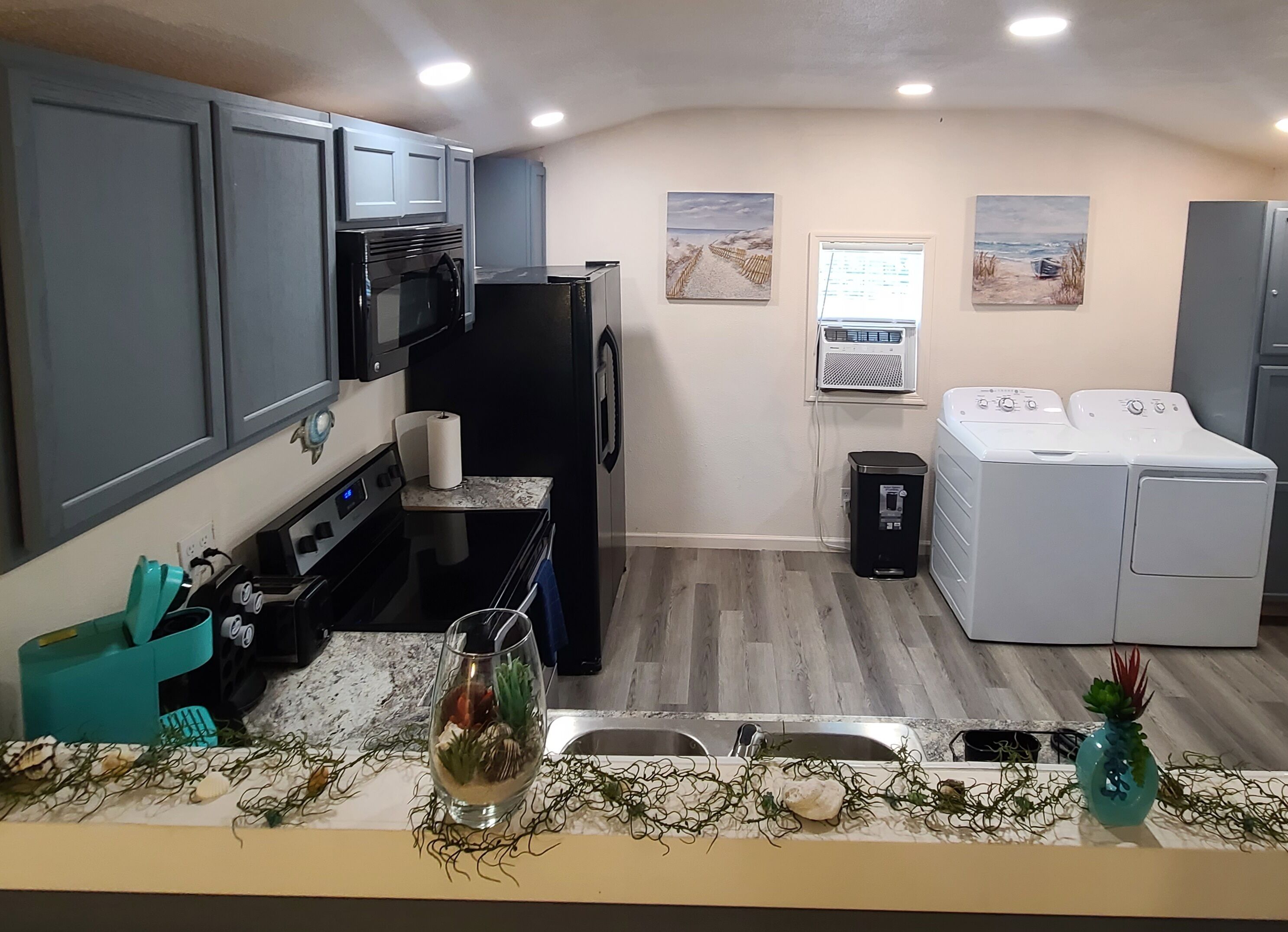 Cute little cabin in the woods.  One mile from Tenkiller Lake.