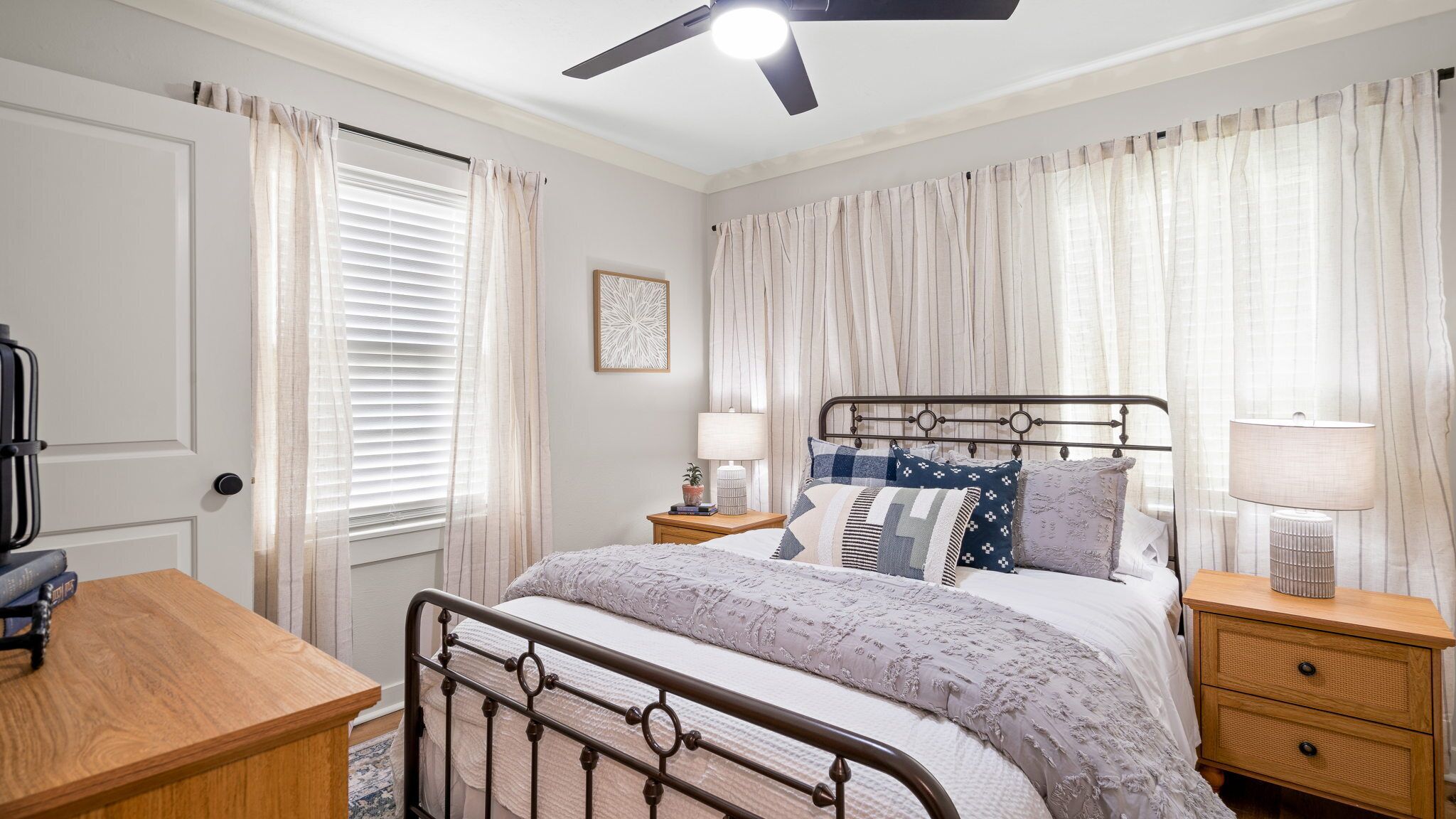 2 dormitorios, tabla de planchar con plancha, wifi gratis y ropa de cama