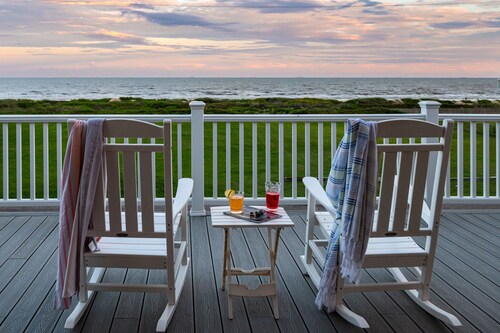NEW! Experienced Premier Host! Summer Lovin! Spectacular Views! 3/3 Sleeps 12!!!