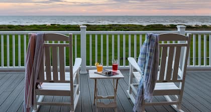 NEW! Experienced Premier Host! Summer Lovin! Spectacular Views! 3/3 Sleeps 12!!!