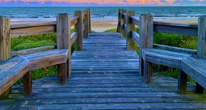 NEW! Experienced Premier Host! Summer Lovin! Spectacular Views! 3/3 Sleeps 12!!!