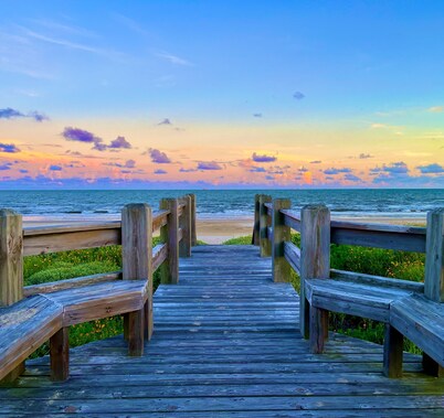 NEW! Experienced Premier Host! Summer Lovin! Spectacular Views! 3/3 Sleeps 12!!!