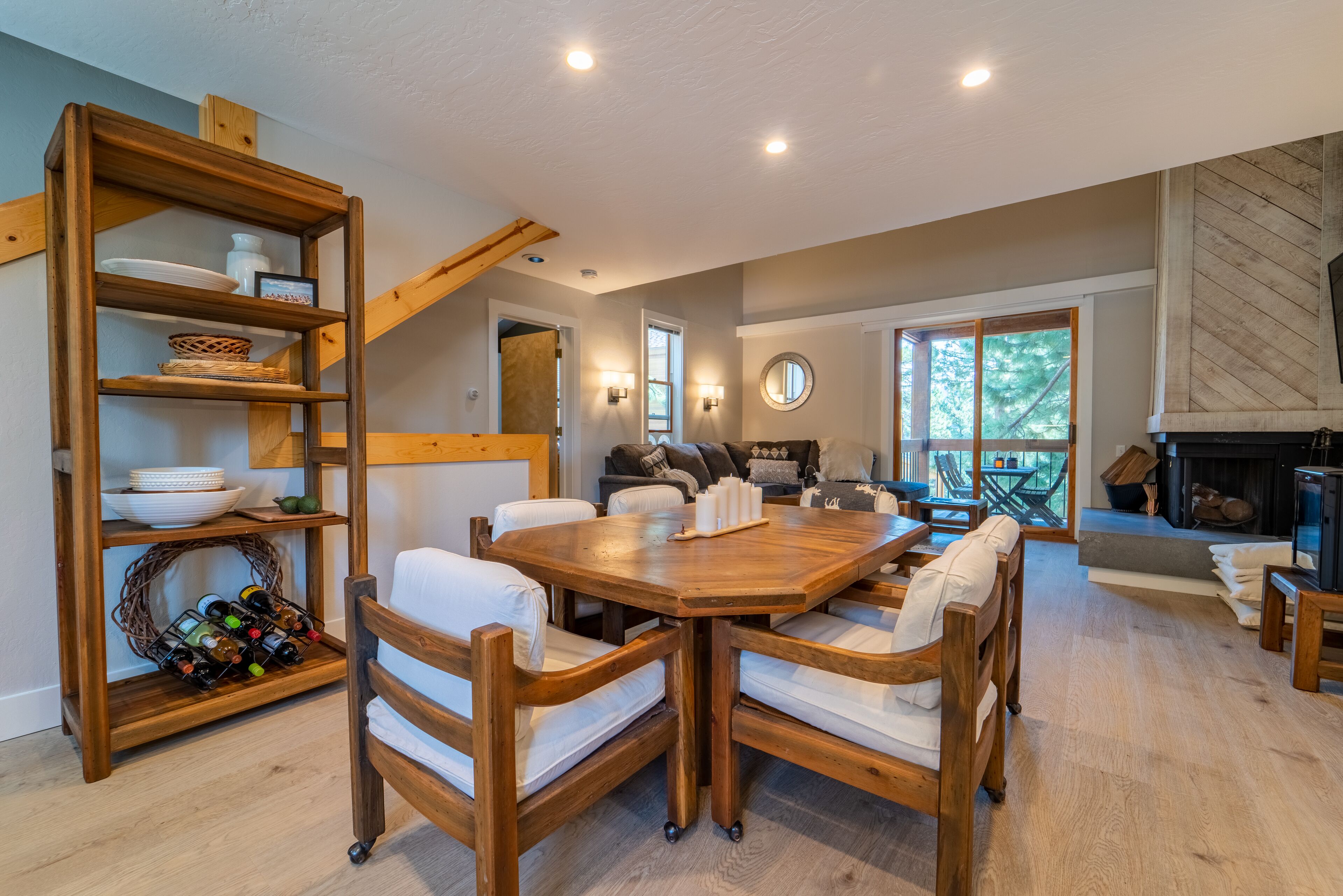 Smart TV, fireplace, computer monitors