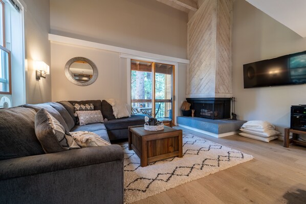 Smart TV, fireplace, computer monitors