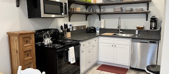 Cute 1 bedroom "Ohana" 10 miles from Eugene