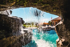 Pool - Mermaid by Avantstay Private Estate w/ Pool, Volleyball & Arcade! (Paso Robles)