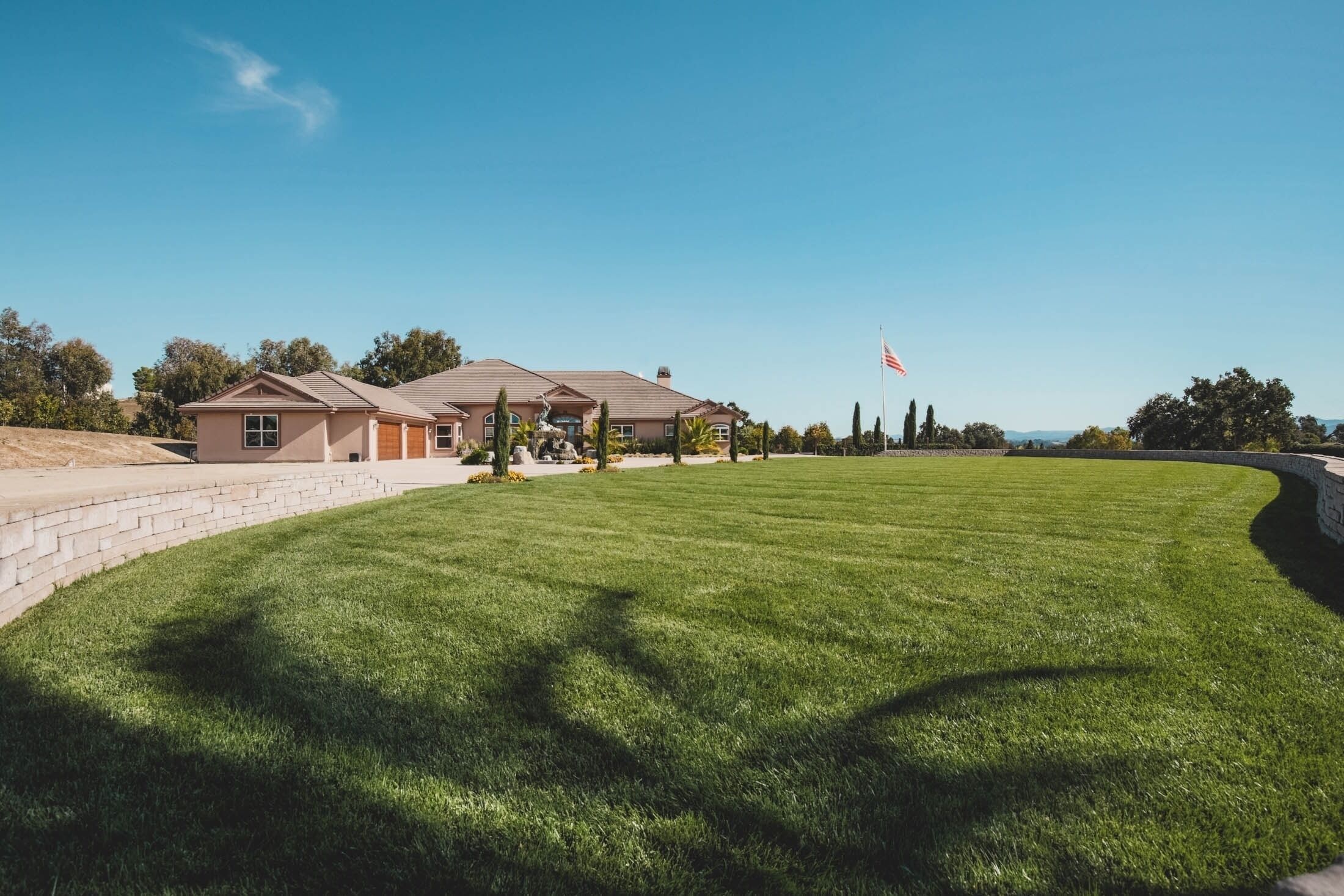 Mermaid by Avantstay Private Estate w/ Pool, Volleyball & Arcade!