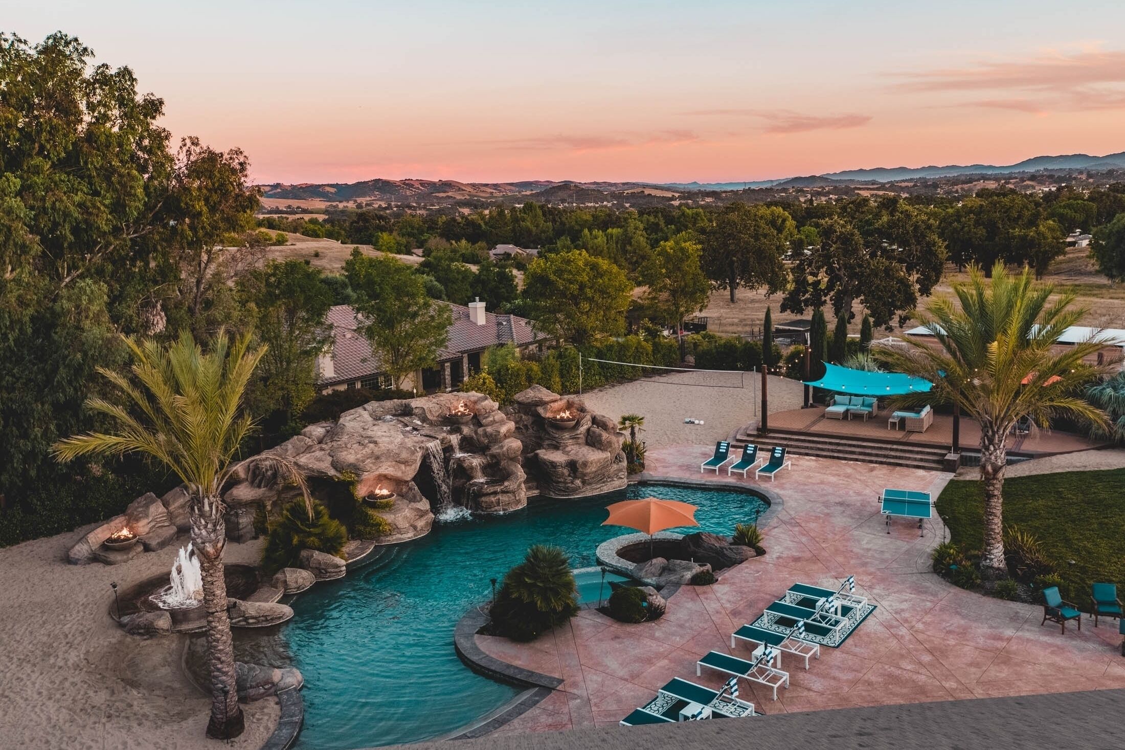 Mermaid by Avantstay Private Estate w/ Pool, Volleyball & Arcade!