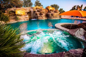 Pool - Mermaid by Avantstay Private Estate w/ Pool, Volleyball & Arcade! (Paso Robles)