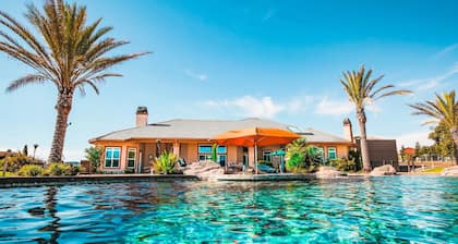 Mermaid by Avantstay Private Estate w/ Pool, Volleyball & Arcade!