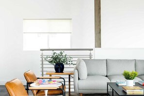 House (6 Bedrooms) | Interior