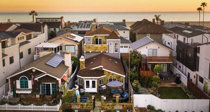 Sand Castle by Avantstay Beach House on Balboa Peninsula w/ Patio & Hot Tub