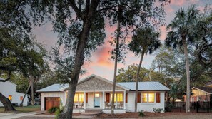 Interior - Sawyer by Avantstay Stunning Isle Of Palms Home w/ Pool! (Isle of Palms)