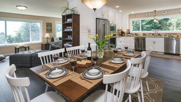 House (5 Bedrooms) | Dining