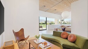 Interior - 40-acre Estate, Priv Lake, Tennis, Golf Green, Soccer Buena Vista by Avantstay (Thermal)