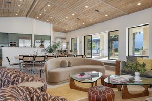 Interior - 40-acre Estate, Priv Lake, Tennis, Golf Green, Soccer Buena Vista by Avantstay (Thermal)