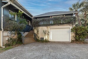 Interior - Sandpiper by Avantstay Gorgeous Beachside Home w/ Spacious Yard & Chic Design (Hilton Head Island)
