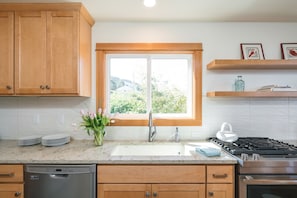 House (3 Bedrooms) | Private kitchen | Fridge, microwave, oven, stovetop