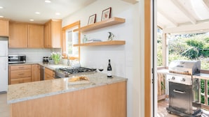 Nhà (3 Bedrooms) | Bếp riêng