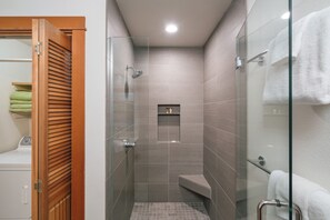 Bathroom - Pacific House by Avantstay Bright Airy Home w/ Direct Access to Cannon Beach (Cannon Beach)