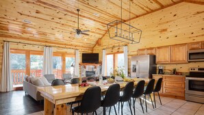 Rumah (6 Bedrooms) | Tempat makan