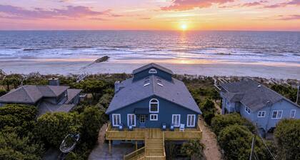 Lighthouse by Avantstay Beachfront View Home w/ Pool Table & Ping Pong