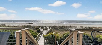 Lighthouse by Avantstay Beachfront View Home w/ Pool Table & Ping Pong