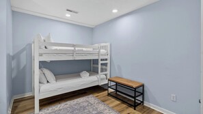 House (6 Bedrooms) | Interior