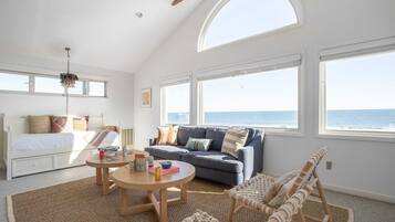 House (6 Bedrooms) | Interior