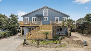 House (6 Bedrooms) | Front of property