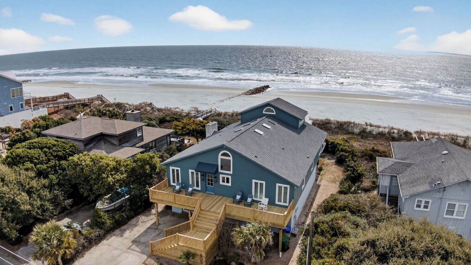 House (6 Bedrooms) | Exterior