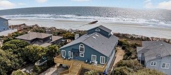 Lighthouse by Avantstay Beachfront View Home w/ Pool Table & Ping Pong