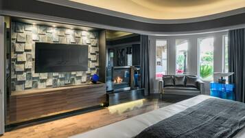 6 bedrooms, iron/ironing board, free cribs/infant beds, bed sheets