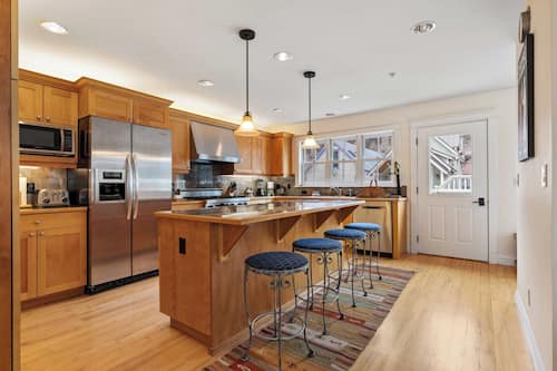 Casa (4 Bedrooms) | Cocina privada | Refrigerador, microondas, horno y parrilla de estufa