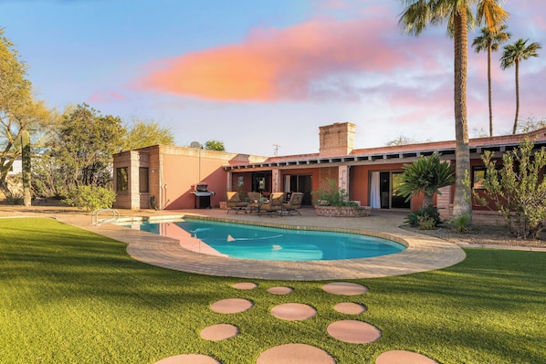 House (5 Bedrooms) | Front of property - Charming 5bdr Hacienda w/ Pool, Fire Pit, Billiards La Casona by Avantstay (Phoenix)