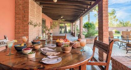 Charming 5bdr Hacienda w/ Pool, Fire Pit, Billiards La Casona by Avantstay