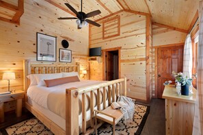 Casa (6 Bedrooms) | 6 camere, una scrivania, ferro/asse da stiro