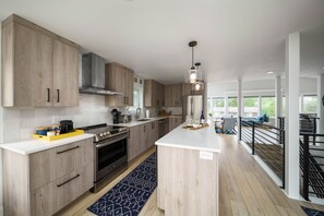 House (3 Bedrooms) | Private kitchen | Fridge, microwave, oven, stovetop