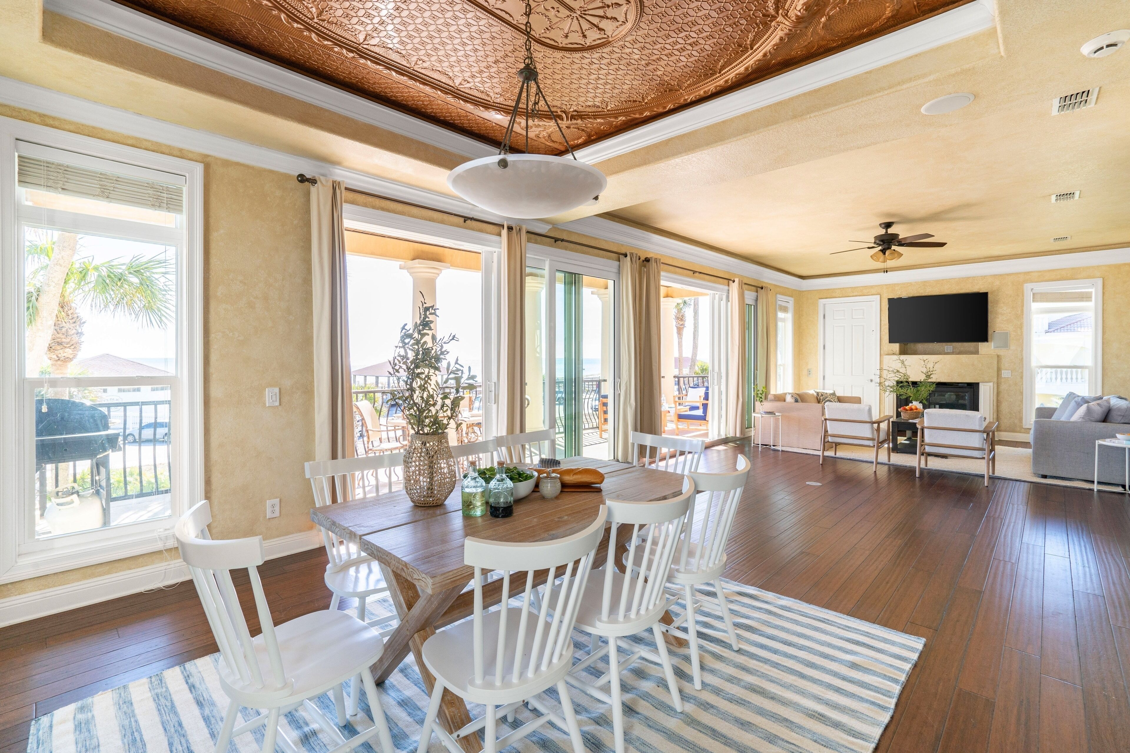 Florence by Avantstay Villa Steps From Beach