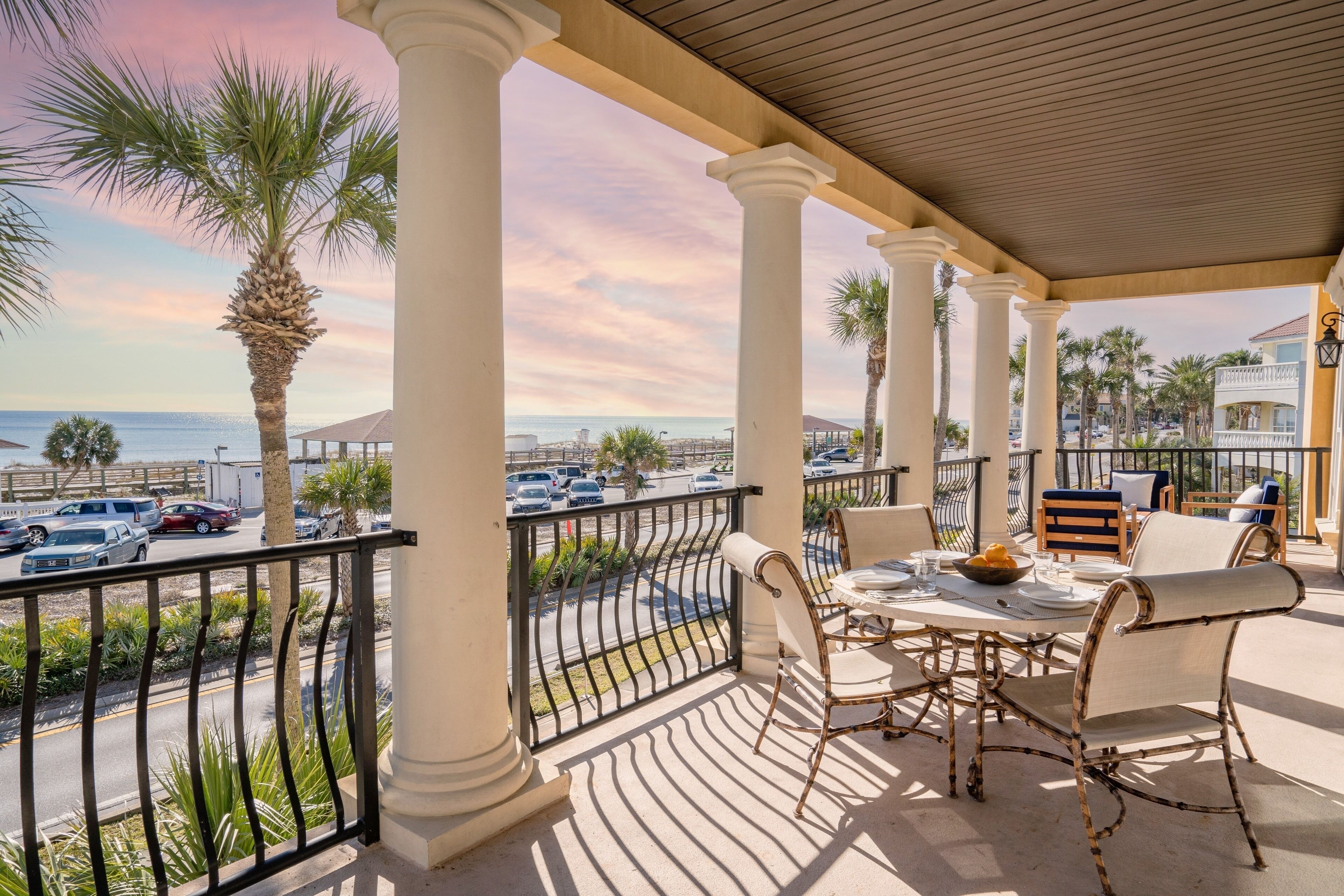 Florence by Avantstay Villa Steps From Beach