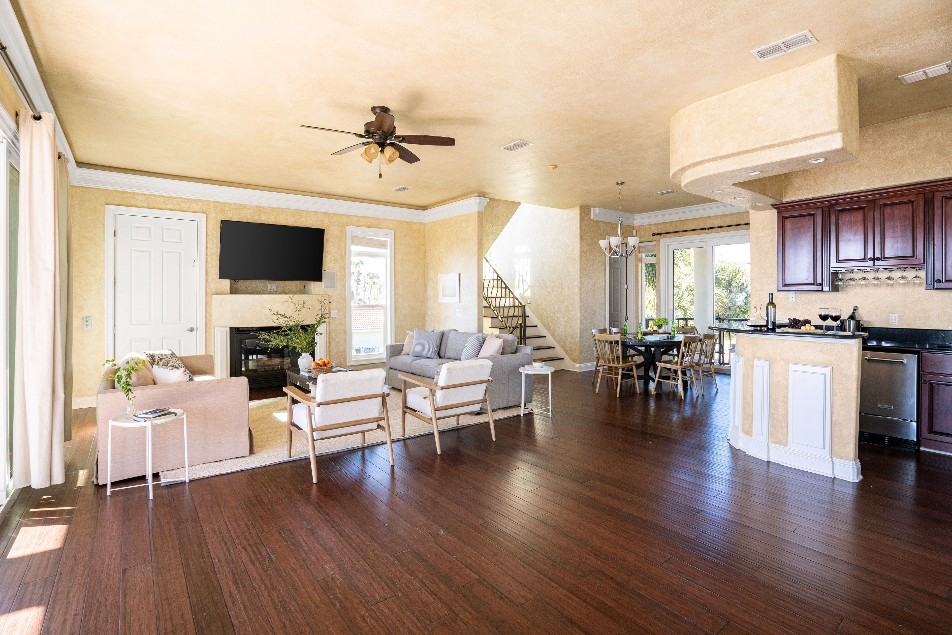 Florence by Avantstay Villa Steps From Beach