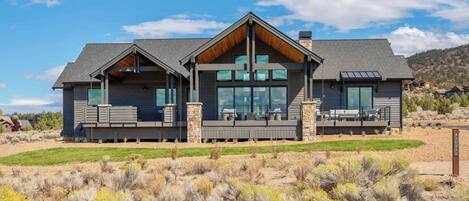 House (4 Bedrooms) | Front of property