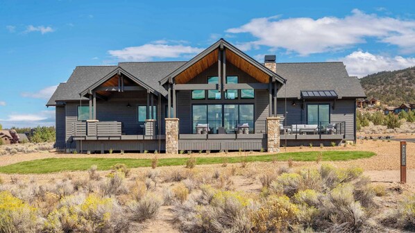 House (4 Bedrooms) | Front of property